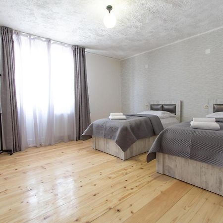 Katos Guesthouse Mestia Ngoại thất bức ảnh